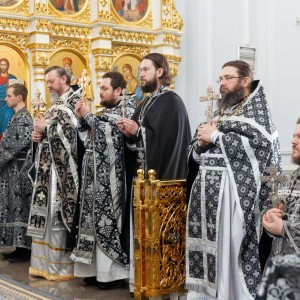 20160323 020 Литургия Преждеосвященных Даров Свято-Успенский каф. собор Омск митр. Владимир (Иким) IMG_8289