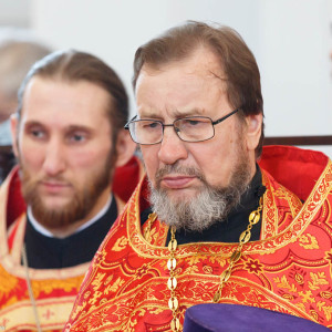 20160501 033 Раздача благодатного огня Успенский каф. собор Омск митр. Владимир (Иким) IMG_3263
