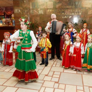 20160504 201 Пасхальный концерт Музыкальный театр Омск митр. Владимир (Иким) IMG_4973