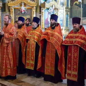 20160505 013 Вечерня собор Воздвижения Креста Господня Омск митр. Владимир (Иким) IMG_5923