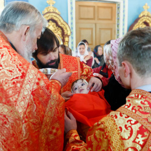 20160505 033 Литургия Храм иконы Б.М. Всех скорбящих Радость Омск митр. Владимир (Иким) IMG_5596