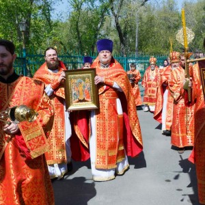 20160505 038 Литургия Храм иконы Б.М. Всех скорбящих Радость Омск митр. Владимир (Иким) IMG_5617