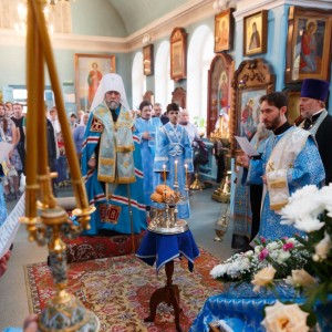 027 2016.07.20 Праздник иконы Пресвятой Богородицы в Казани Казанский храм Омск митр. Владимир (Иким) IMG_4139