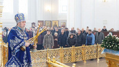 180218 022 Литургия Собор Успения Омск митр. Владимир (Иким) IMG_2572