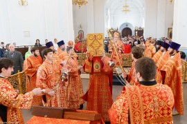 180513 007 Литургия Собор Успения Омск митр. Владимир (Иким) IMG_7505