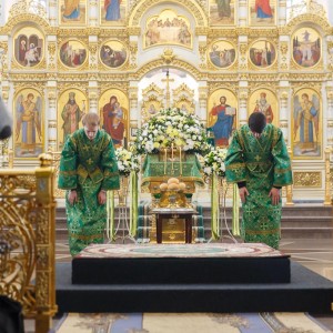 180526 011 Вечерня Собор Успения Омск митр. Владимир (Иким) IMG_1170
