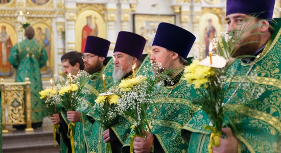 180526 019 Вечерня Собор Успения Омск митр. Владимир (Иким) IMG_1193