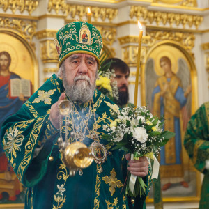 180526 020 Вечерня Собор Успения Омск митр. Владимир (Иким) IMG_1196