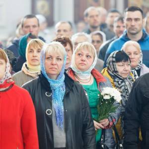 180527 007 День Святой Троицы Собор Успения Омск митр. Владимир (Иким) IMG_1296