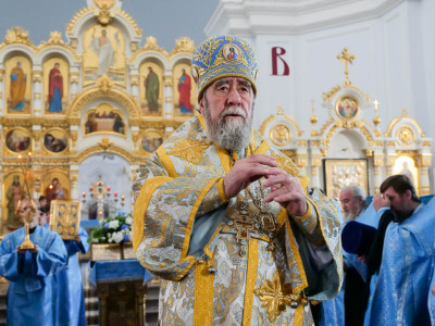 180902 000 Литургия Собор Успения Омск митр. Владимир (Иким) P1188093