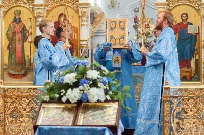 180902 007 Литургия Собор Успения Омск митр. Владимир (Иким) DSC07239
