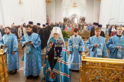 180902 012 Литургия Собор Успения Омск митр. Владимир (Иким) DSC07278