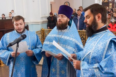 180902 014 Литургия Собор Успения Омск митр. Владимир (Иким) DSC07291