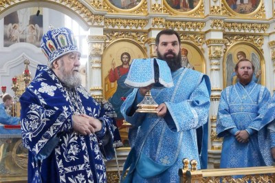 180902 022 Литургия Собор Успения Омск митр. Владимир (Иким) DSC07316