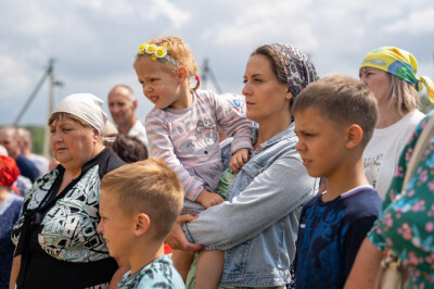 2023.07.29 освящение креста храма св. Луки лука Войно-ясенецкого п. Хвойный (32)