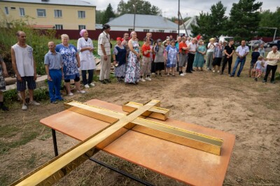 2023.07.29 освящение креста храма св. Луки лука Войно-ясенецкого п. Хвойный (8)