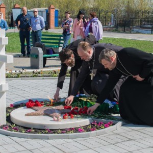 20150506 047 Освещение монумента памяти воинам Ново-Южное кладбище Омск _DSC3660