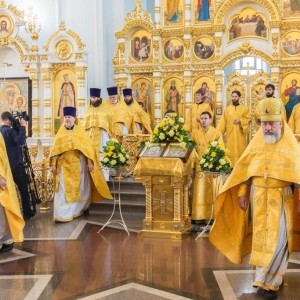 20150712 009 Праздник святых апостолов Петра и Павла Свято-Успенский каф. собор Омск митр. Владимир (Иким) IMG_6096