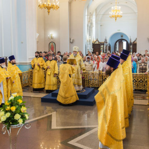 20150712 011 Праздник святых апостолов Петра и Павла Свято-Успенский каф. собор Омск митр. Владимир (Иким) IMG_6101
