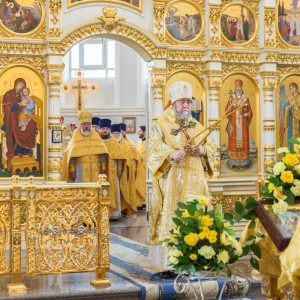 20150712 017 Праздник святых апостолов Петра и Павла Свято-Успенский каф. собор Омск митр. Владимир (Иким) IMG_6117