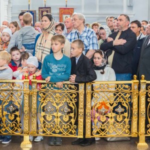 20150712 035 Праздник святых апостолов Петра и Павла Свято-Успенский каф. собор Омск митр. Владимир (Иким) IMG_6172