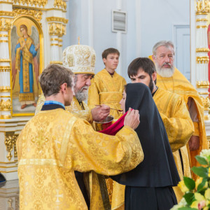20150712 038 Праздник святых апостолов Петра и Павла Свято-Успенский каф. собор Омск митр. Владимир (Иким) IMG_6177