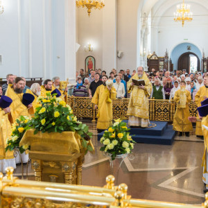 20150712 046 Праздник святых апостолов Петра и Павла Свято-Успенский каф. собор Омск митр. Владимир (Иким) IMG_6203