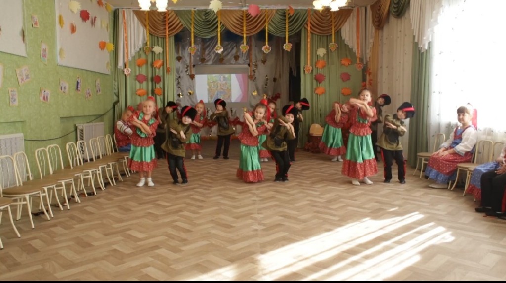 Танец Матушка. Детский сад 342. Красивый детский танец про матушку Россию.
