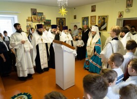 В святочные дни митрополит Владимир посетил Славянскую школу имени святых равноапостольных Кирилла и Мефодия