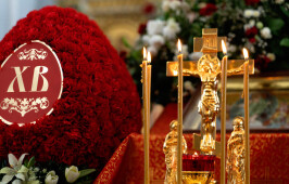 В день Радоницы митрополит Владимир совершил Литургию в Успенском кафедральном соборе