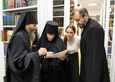 2022.11.16 Представители Межведомственной комиссии по вопросам образования монашествующих посетили Омскую Духовную семинарию(31)