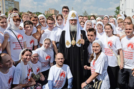 Патриарх Кирилл с молодежью_2