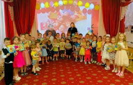 В Бюджетном дошкольном образовательном учреждении города Омска «Центр развития ребенка – детский сад № 302» (филиал) отметили День Поэзии