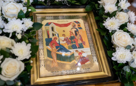 В праздник Рождества Пресвятой Богородицы митрополит Владимир совершил Литургию в Успенском кафедральном соборе