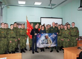 В военном учебном центре при ОмГТУ состоялась встреча с писателем Виктором Николаевым
