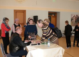В Омской духовной семинарии состоялась встреча с писателем Виктором Николаевым