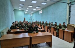 В военном учебном центре при ОмГТУ прошел круглый стол «Служу России»