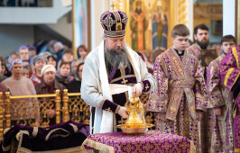 В Великий Четверток митрополит Дионисий совершил Литургию в соборе Рождества Христова г. Омска