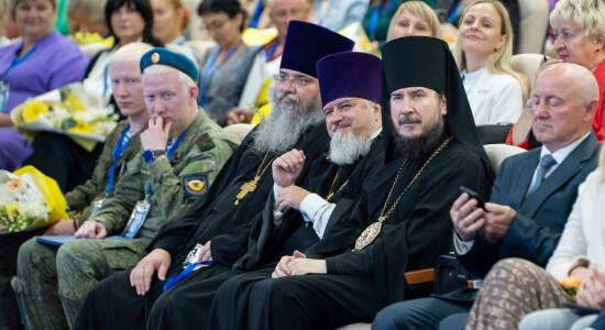 2024.08.20-Oblastnoe-avgustovskoe-soveshhanie-obrazovaniya-Omskoj-oblasti-35
