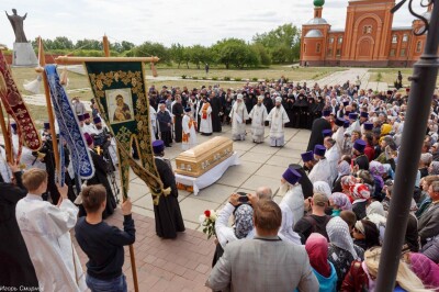 160-20160530-Прощание-с-Митрополитом-Феодосием-Успенский-собор-Ачаирского-монастыря-IMG_110343
