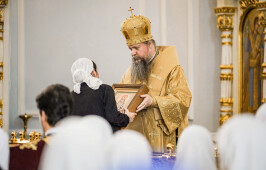 В праздник Всех святых митрополит Дионисий совершили Литургию в Успенском кафедральном соборе
