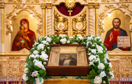 Всенощное бдение в канун праздника обретения мощей преподобного Серафима Саровского