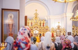 Митрополит Дионисий совершил Божественную Литургию в Успенском кафедральном соборе