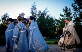 Всенощное бдение с Чином Погребения Божией Матери