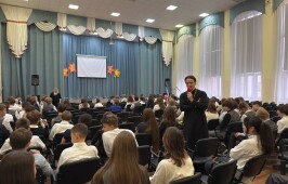 В школе № 7 состоялась встреча девятиклассников с настоятелем собора Рождества Христова