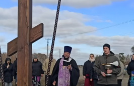 В деревне Голенки Марьяновского района освящен Поклонный Крест